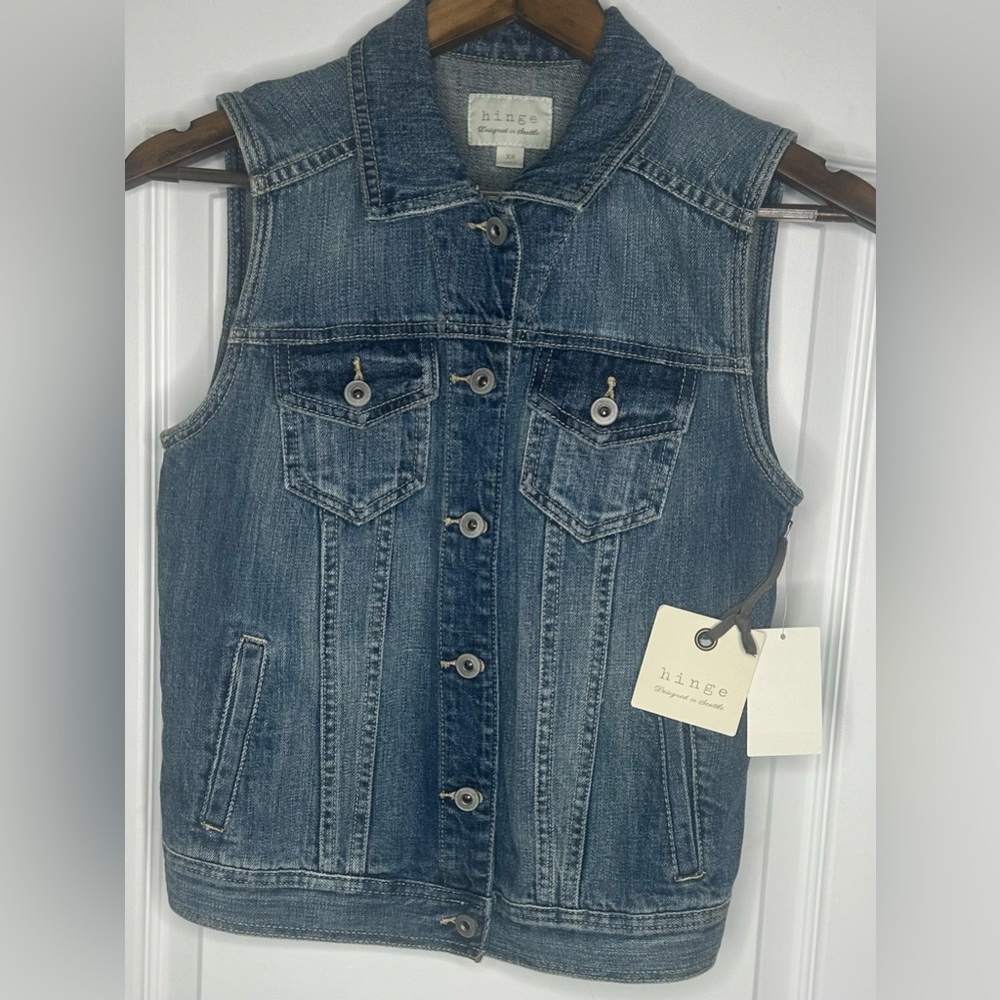 NWT Hinge Blue Denim Western Music Festival Medium Wash Vest. Size XS.